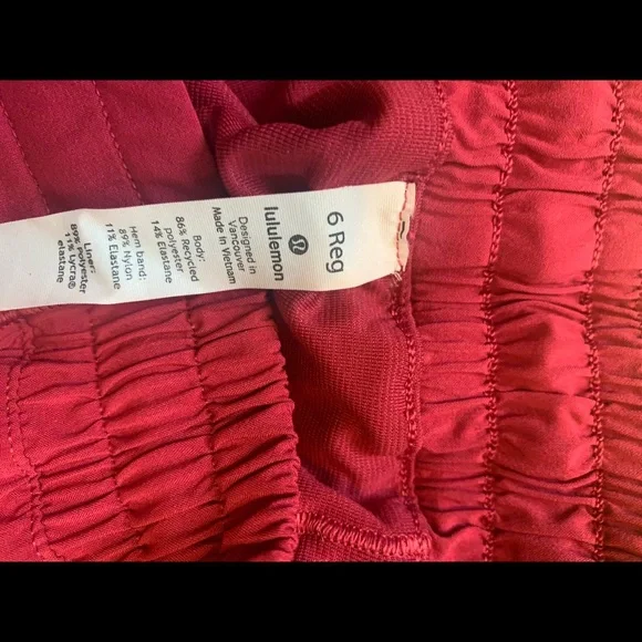 Lululemon Hotty Hot low rise 2.5” - Picture 3 of 3